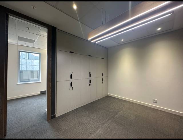 1,097M² OFFICE TO LET IN SANDTON CENTRAL